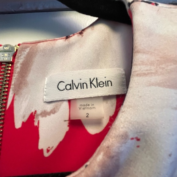 Calvin Klein dress EUC size 2 beautiful red black and tan floral design. - Picture 4 of 4